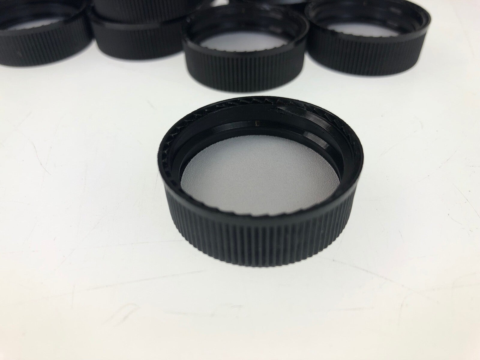 Screw Cap 31.5mm plastic Pkt 20