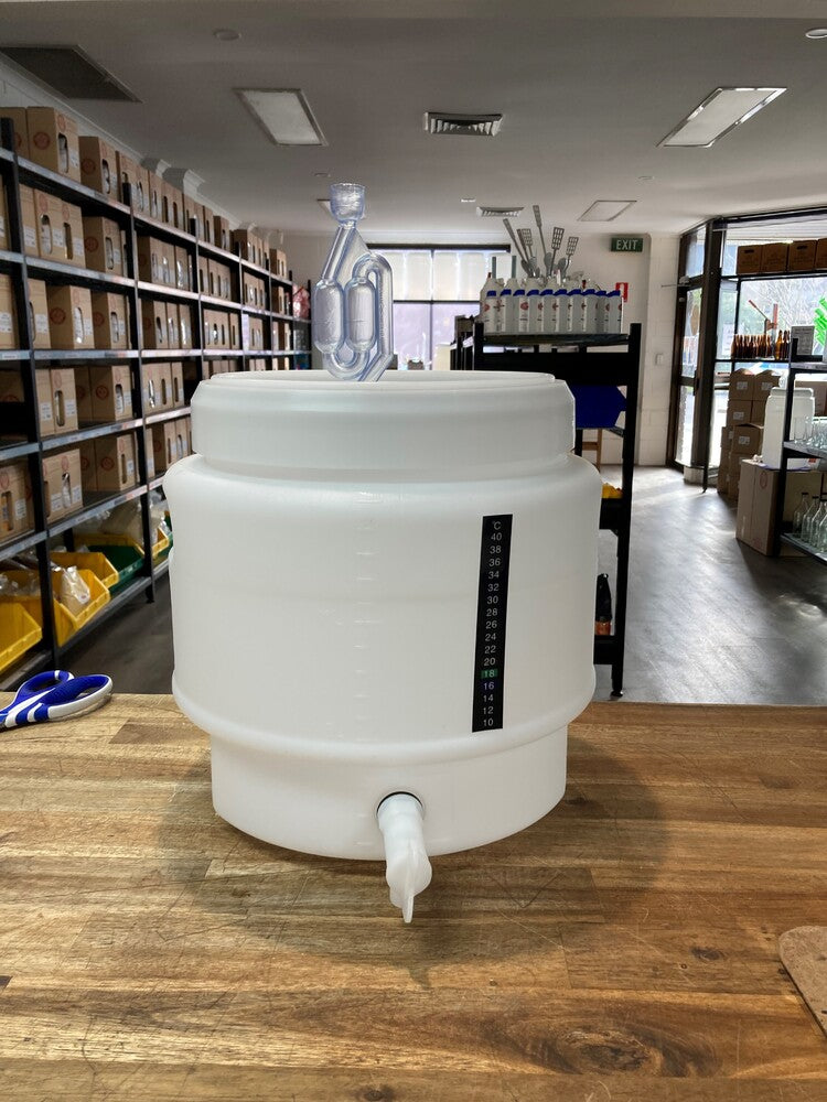 Fermenter 15L Drum & airlock, tap & thermometer